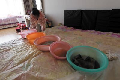 平江楼上漏水，住户失联，小区没物管，业主维权难！律师来支招……